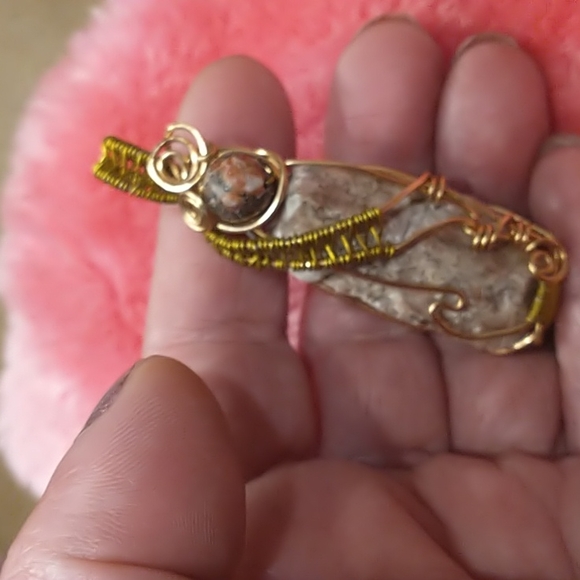 NWT Beautiful Wire Wrapped Crystal Rock Pendant - Picture 5 of 7